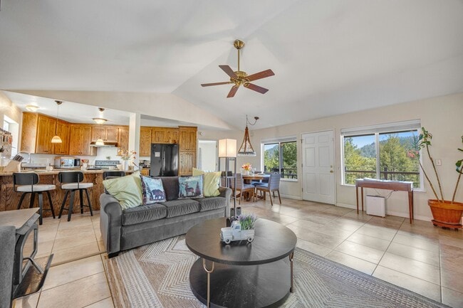 Photo - 323 Bodmer Ln