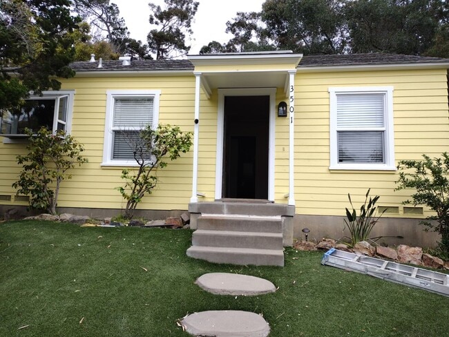 Front of house - 3501 Curlew St House