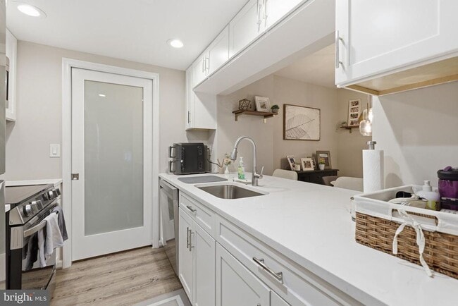Photo - 2807 S Woodrow St Unidad 1