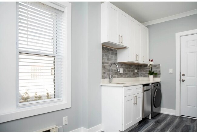 Photo - 3821 N Greenview Ave Unit 2W