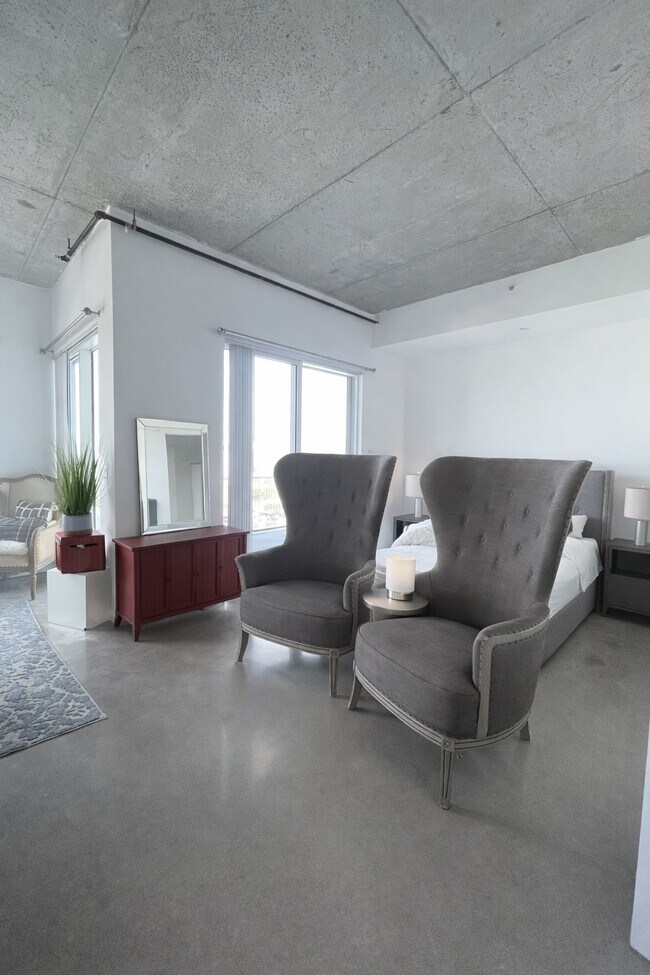 Photo - 10 SW South River Dr Unit 1010