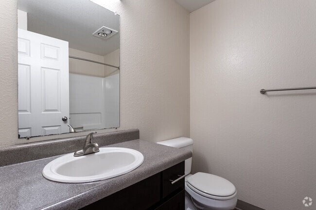 2BR, 2BA - 1,057 SF