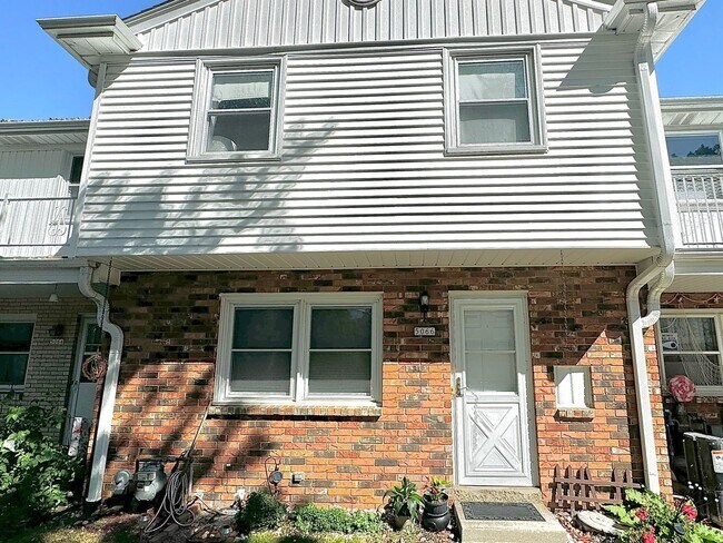 Photo - 2 Bedroom 1.5 bath Condo in Milwaukee