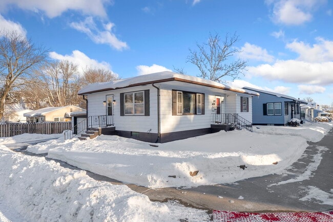 Photo - 409 W 5th St