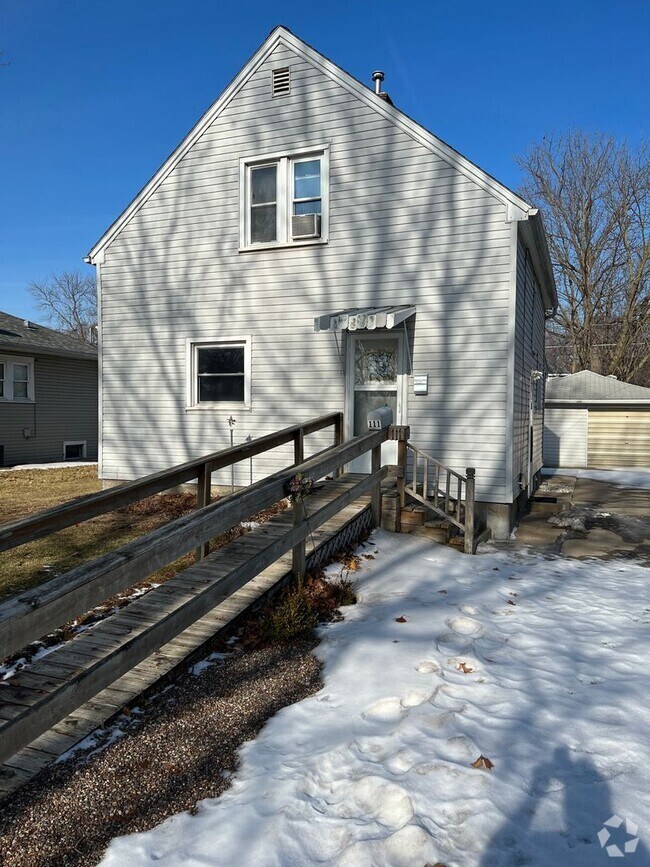 Building Photo - 3 Bedroom home