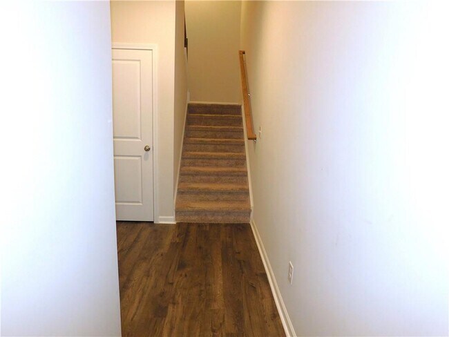 Photo - 1626 Halbrook Pl SW