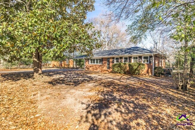 Photo - 718 Oakview Square