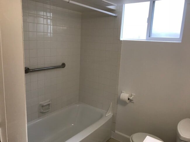 Photo - 5122 1950 W St