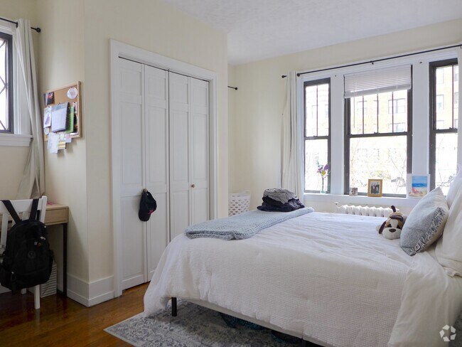 Building Photo - 14 Medfield St Rental