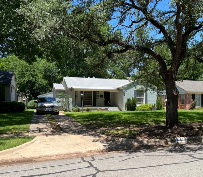 Photo - 2410 Clarinda Ave