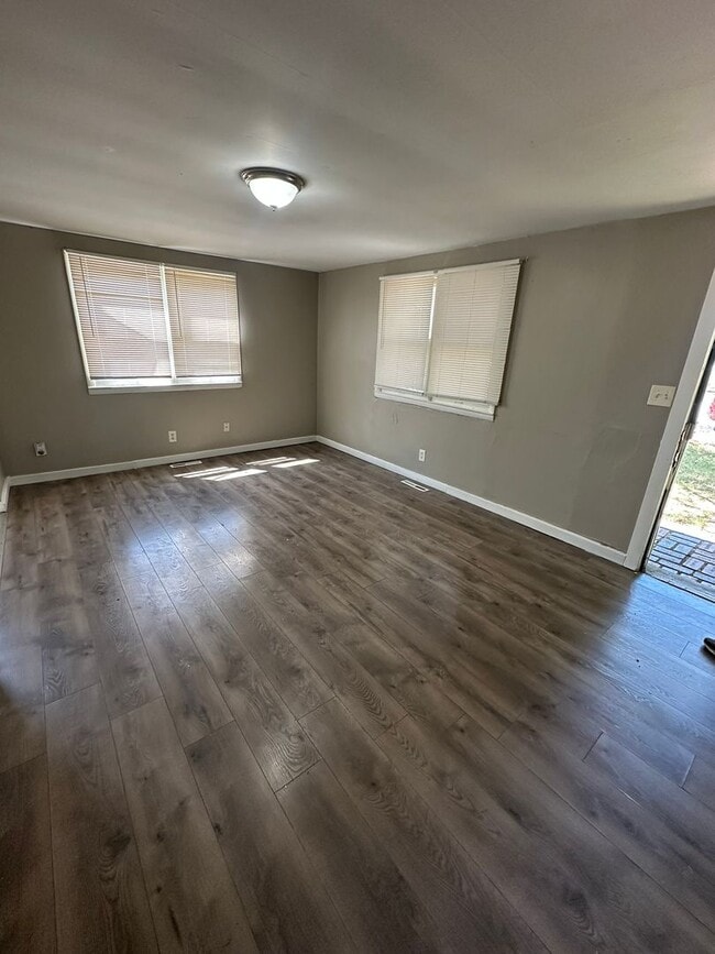 Photo - 3bedrooms 1 full bathroom.