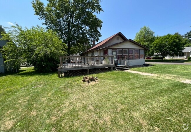 Building Photo - Great Location - $2000 Down / $880 Month Rental
