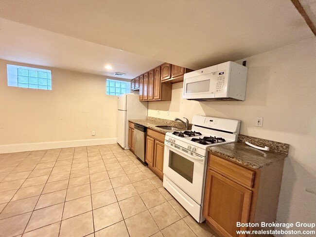 Photo - 1570 Tremont St Unidad 1 Rental