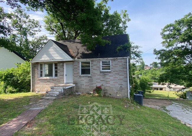Photo - 2229 Maplecrest Dr