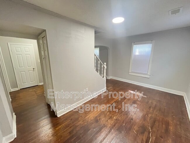 Photo - 2447 Twain Ave