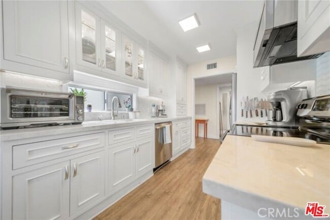 Photo - 5301 Balboa Blvd Unit C6