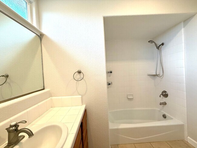 Photo - Beautifully Maintained 3Bd/2.5Ba Near Capitola Mall!