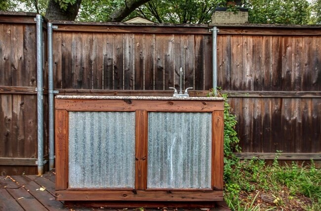 Photo - 6336 Locke Ave