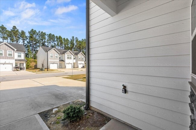 Photo - 1071 Linsmore Ave