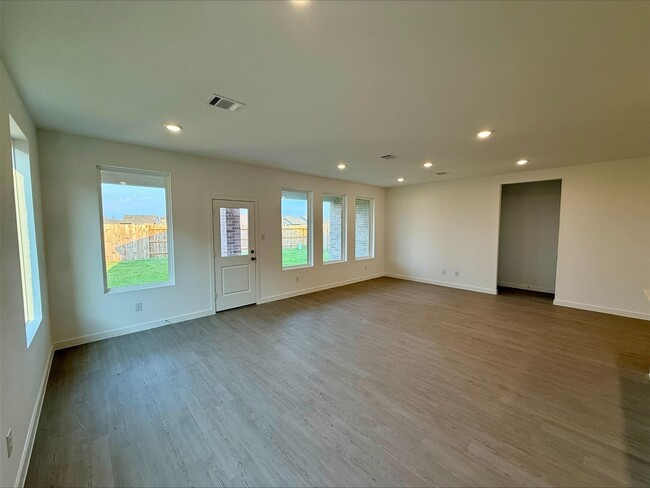 Photo - 6427 Seafoam Lake Dr