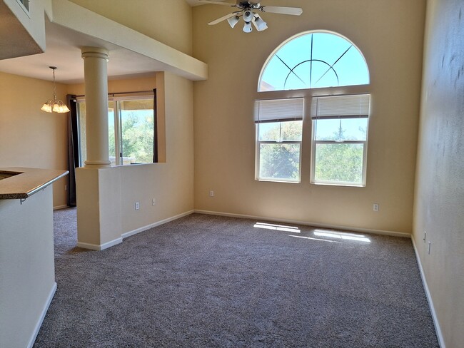 Photo - 1900 Danbrook Dr