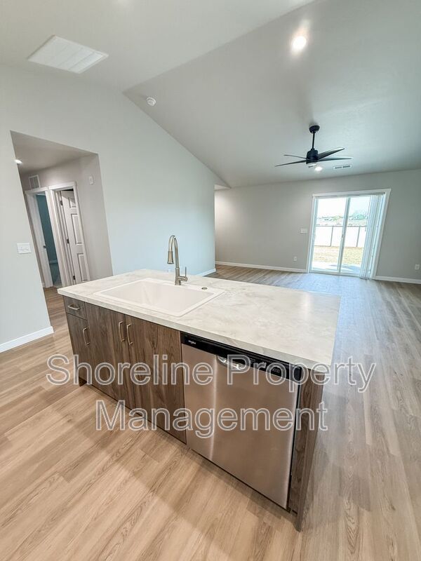 Photo - 1870 W Unforgettable St