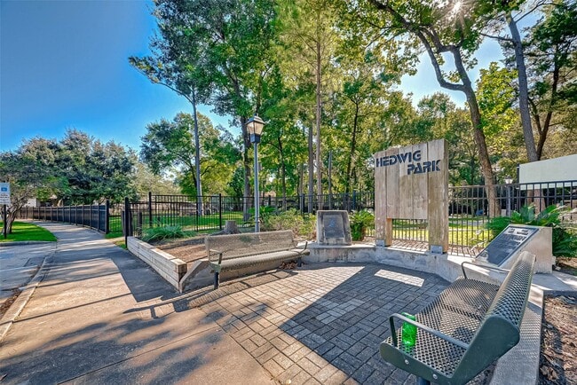 Building Photo - 9023 Gaylord Dr Unit 102 Rental