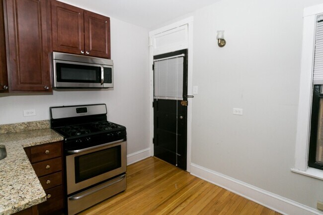Photo - 2242 W Ainslie St Unidad 2