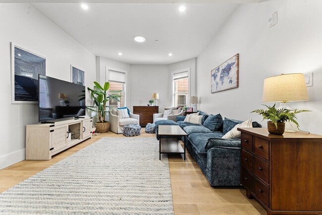 7 Oswald St Unit 1