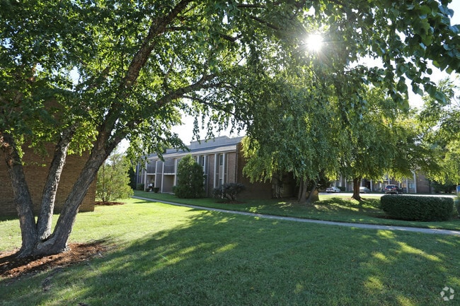 Enjoy the outdoors - Crestview at Louisville