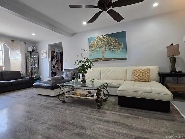 Photo - 170 E Mineola Ave
