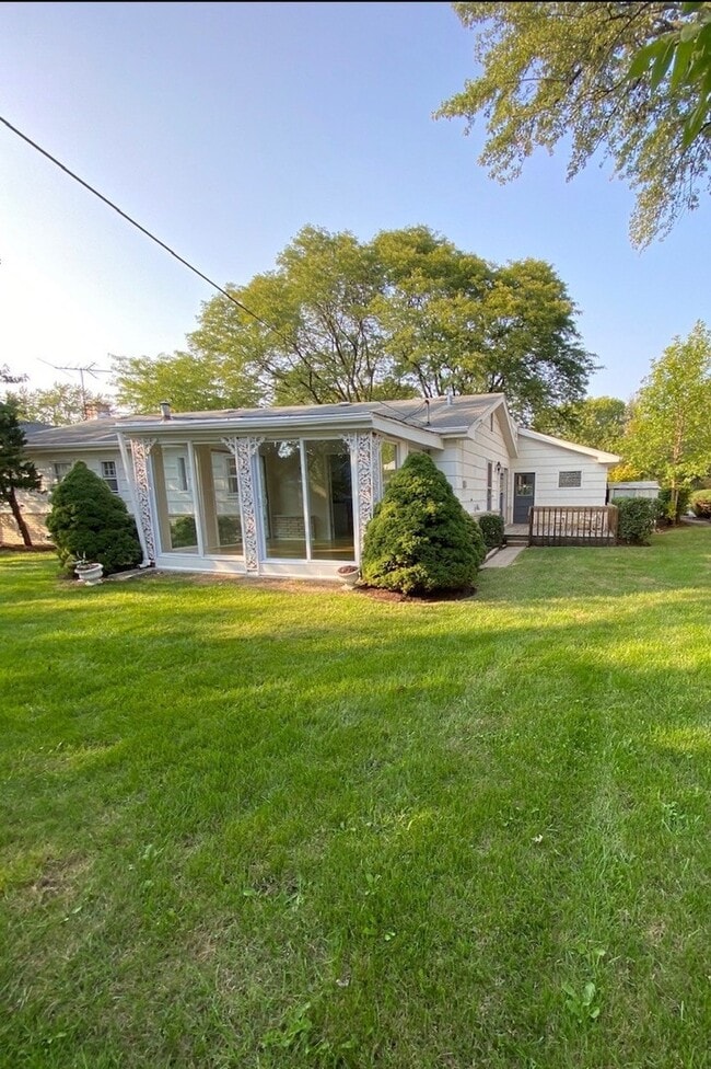 Photo - 1119 Crest Ln