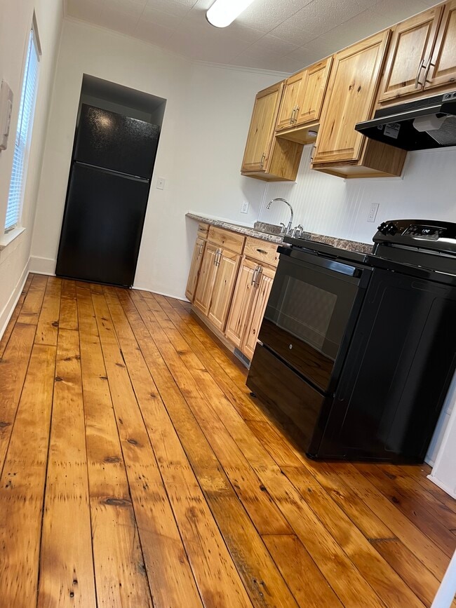 Photo - 305 N Main St Unit Apartment 1