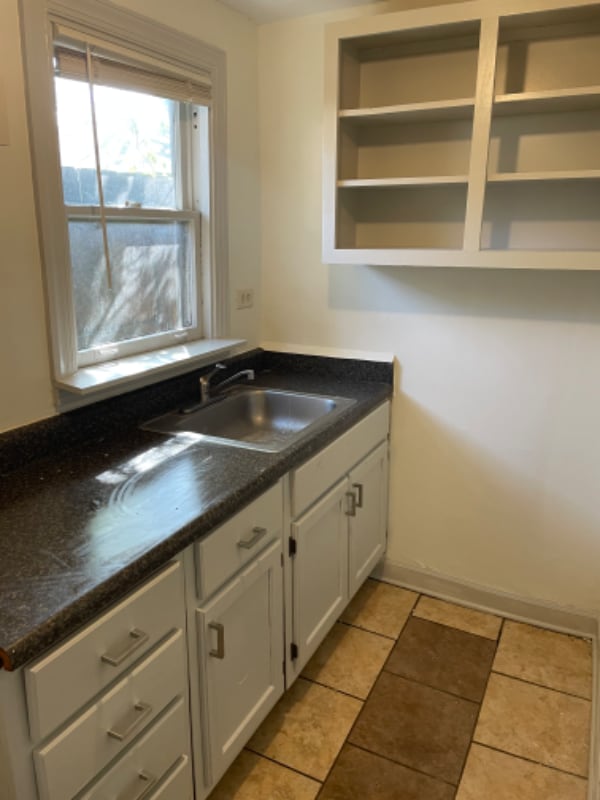 2053 Linden Ave Unit 4