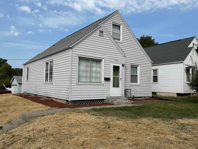 Building Photo - West Allis 3 bedroom 1 bath with 2 car garage
