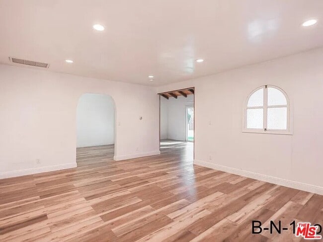 Photo - 923 N Stanley Ave