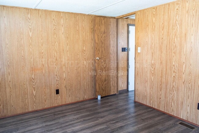 Photo - 805 Hillvale Rd