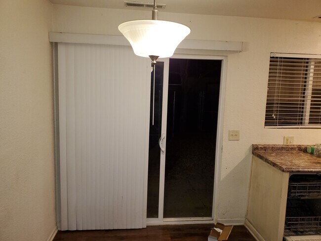 dinnette - 1615 Brown St