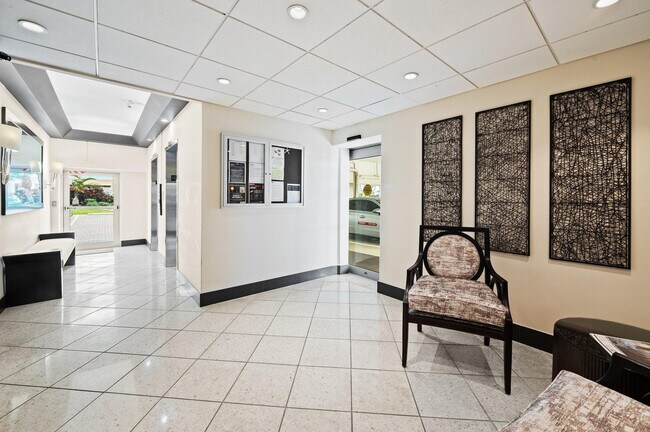 Photo - 1050 Hillsboro Mile Unit 203w