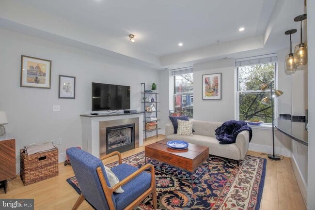 Building Photo - 2914 11th St NW Unit 202 Rental