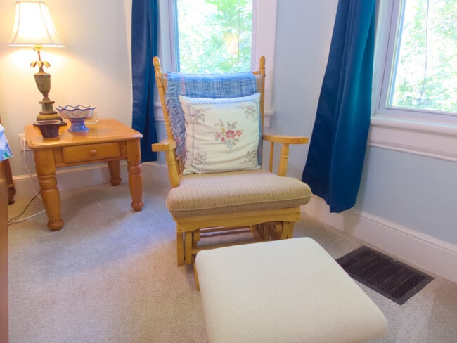 Photo - 1831 Oxford Ave SW