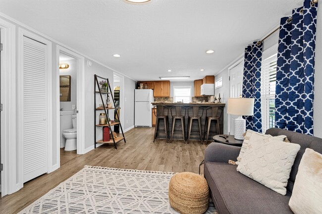 Photo - 219 Leeward Way