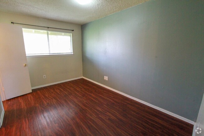 Building Photo - Charming 1-Bedroom, 1-Bath 4-Plex Unit B Rental
