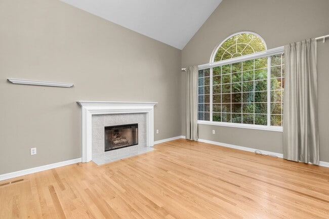 Photo - Spacious 4 bed/2.5 bath in Kirkland
