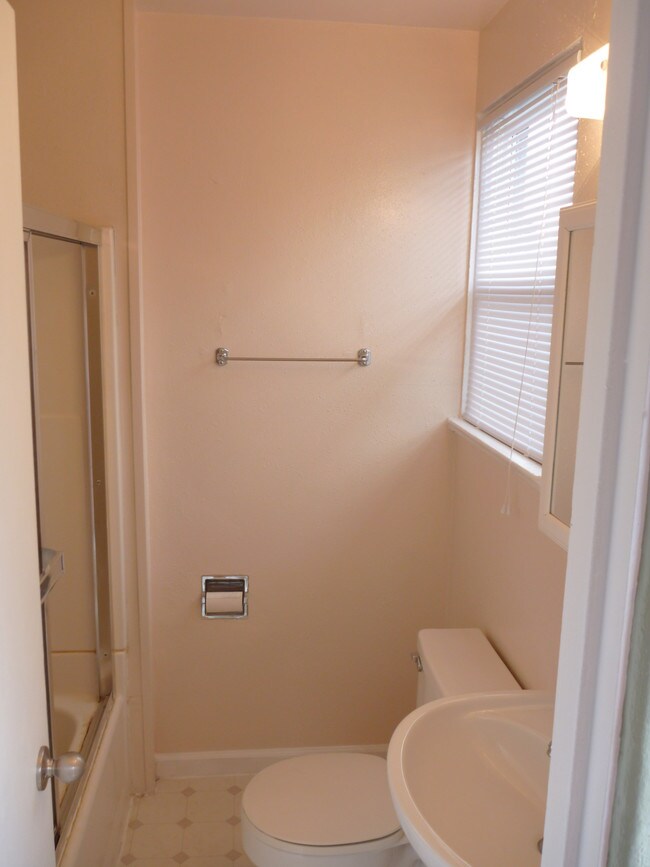 Bathroom - 8208 N Edison St