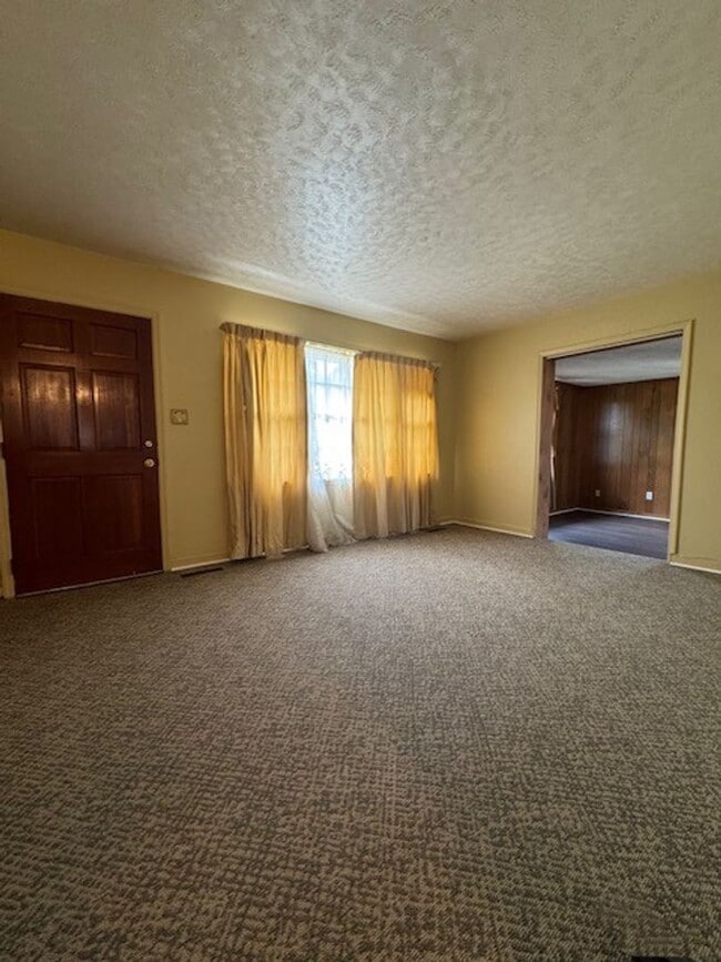 Photo - 709 Luther Dr