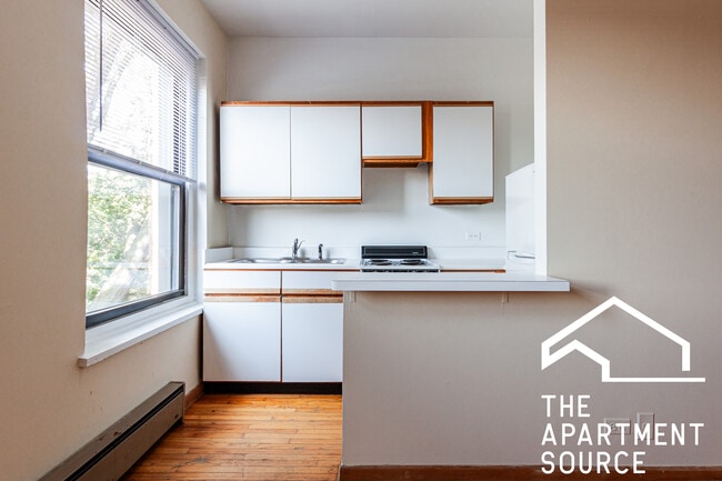 Photo - 633 W Barry Ave