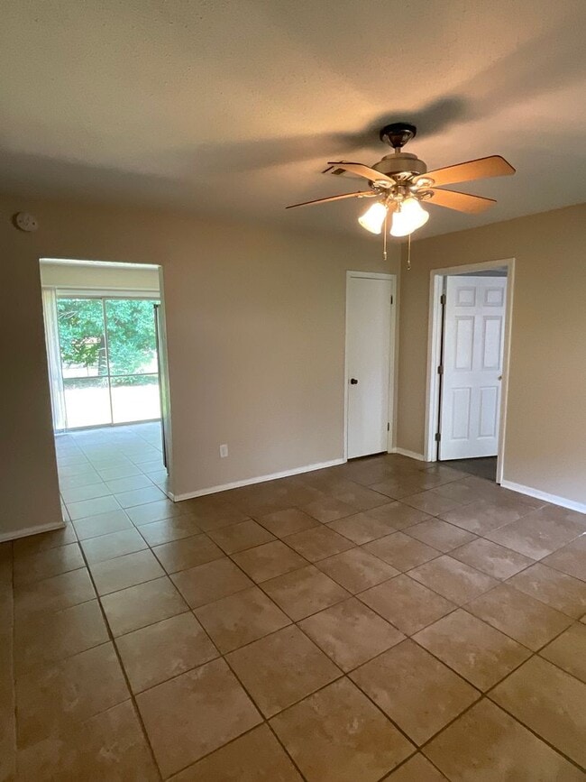 Photo - 317 Hickory St