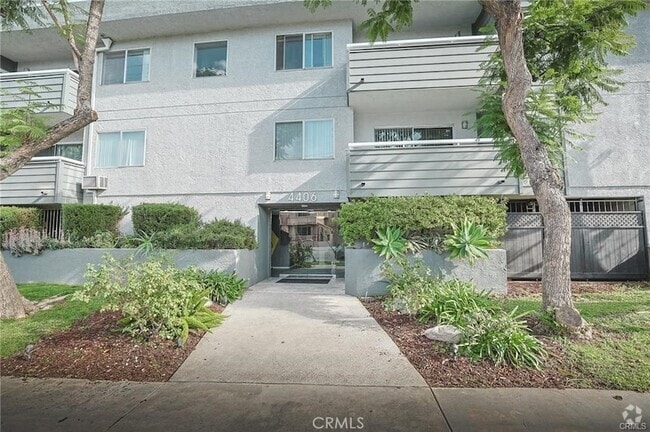 Building Photo - 4406 Cahuenga Blvd Unit 107 Rental