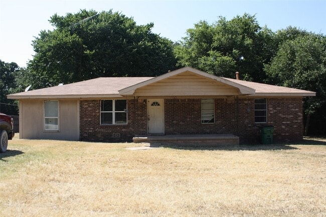 Building Photo - 423 Waller Dr